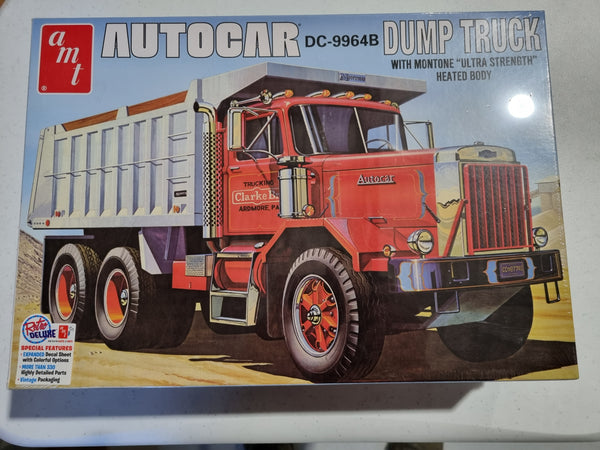 AMT 1/25 Autocar dump truck